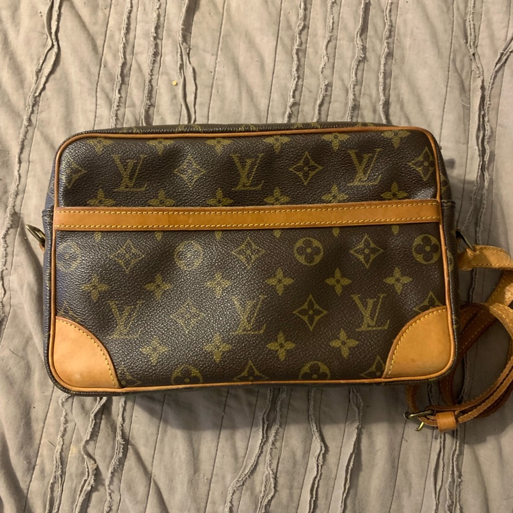 Authentic Louis Vuitton crossbody purse, broken strap, okay condition